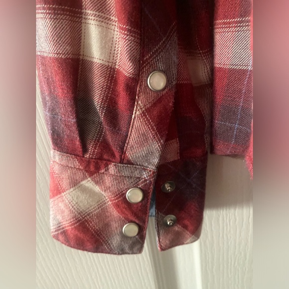 Women’s Levi’s button shirt - Picture 2 of 7